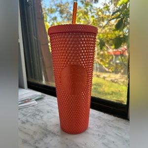 Selling an orange Starbucks cup. Able to hold 26oz of any liquid of choice.